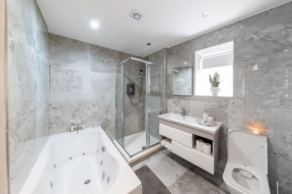Luxury, Open Plan Apartment Bradford  Ngoại thất bức ảnh