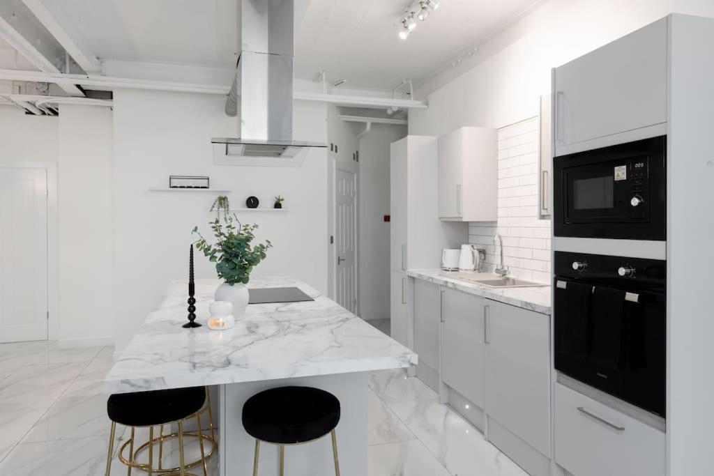Luxury, Open Plan Apartment Bradford  Ngoại thất bức ảnh